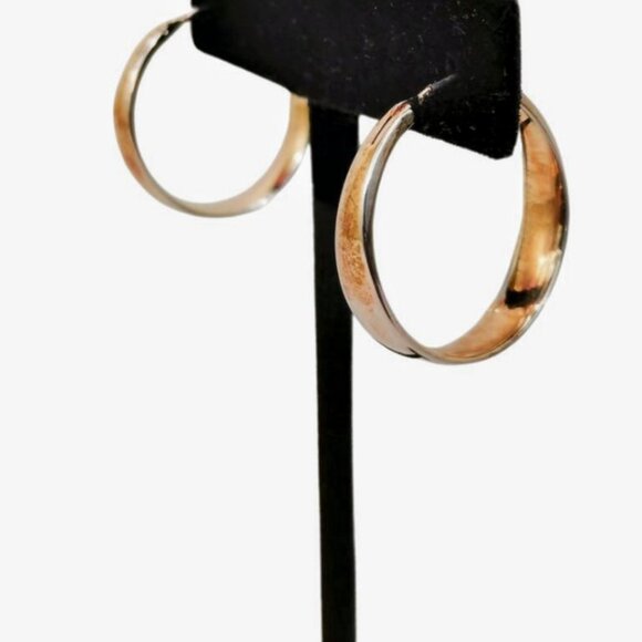 Everyday Understated Glow Vintage .5 x 2.5 cm  Gold Tone Hoop Leverback Earring - Picture 2 of 5